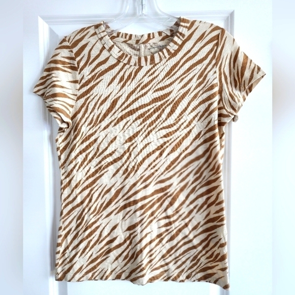 Banana Republic zebra design crew neck top size Small - Picture 1 of 4